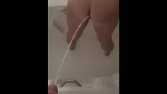 Nasty lady wants piss to fill her holes
