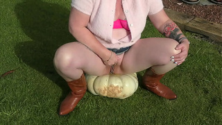 Kiwi trashy MILF uses huge pumpkin as a toilet seat in the back yard