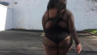 PINK CANDY490 GETS CAUGHT OUTSIDE BOOTYWALKING BY LAW IN FISHNETS!!!
