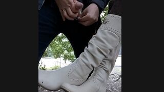 He followed me in the Street and I let him Jizz on my Boots in Public Park and Filmed Facial